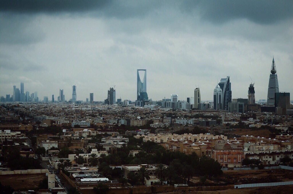msstol's tweet photo. لاح لي وجه الرياض .. في مرايا السحب .. https://t.co/ULCWBL5d9k