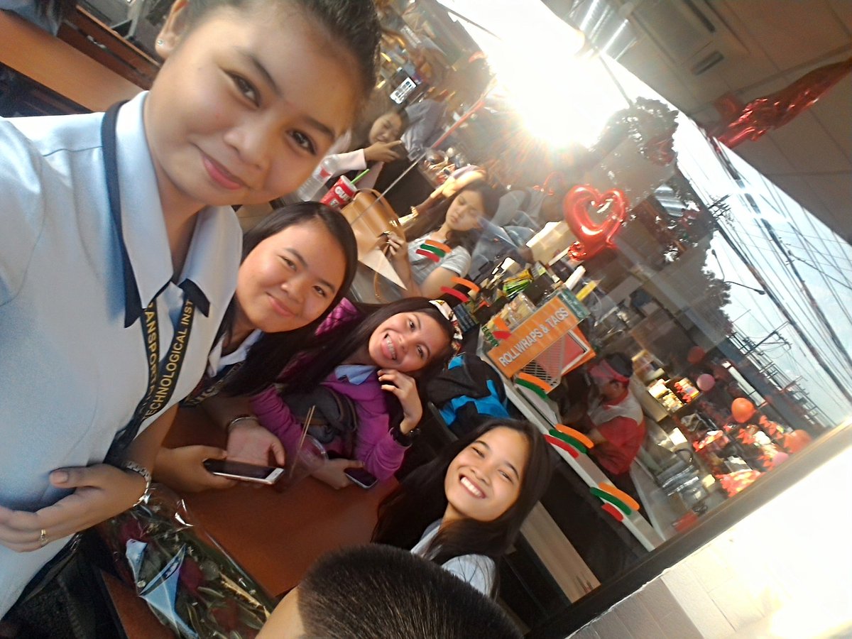 djbonafosalvia's tweet photo. *insert mimiππ @iamtayrin @piamendz @IamAubreeeey
#V5π
#bachoyπ https://t.co/QTsUinsuSR