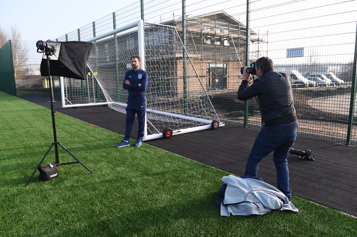 cooperphotosuk's tweet photo. Snapping with Gareth Southgate, England manager today, thanks to Dan Hanbury @stellapicsltd for the photo #onelightonly #portrait #england https://t.co/z0SGO91mnb