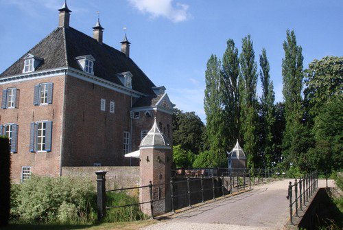 Meer weten over <a href="/KasteelOphemert/">Kasteel Ophemert</a> als trouwlocatie, bezoek de inloopavond, iedere dinsdagavond van 20.00-21.00 uur. bit.ly/1zlyy3R