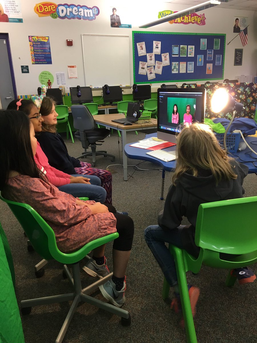 Mr_MatthewsTech's tweet image. The all girl staff for today&apos;s WGHE News is rocking it! #GHENews #GHETechnology