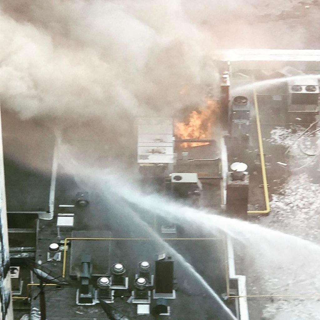 stevesaylor's tweet image. Huge flames just shot up on a building. Fire spreading west at Yonge and St. Clair #fireem… ift.tt/2ldajUh