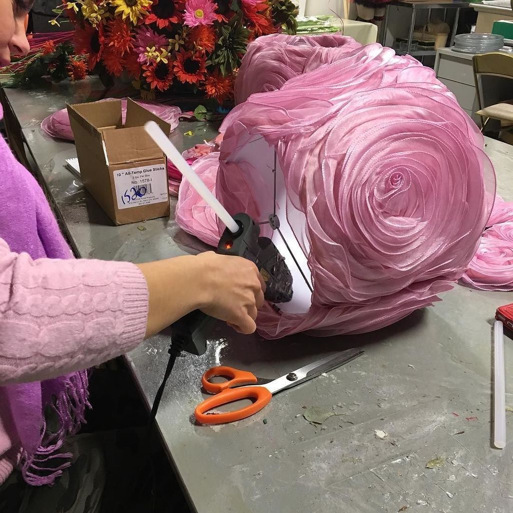 TeamSusanMurray's tweet image. Happy Valentine's Day!! Speaking of love We are busy working on an up coming bridal shower. ❤️ ❤️ • • •  #love #lov…