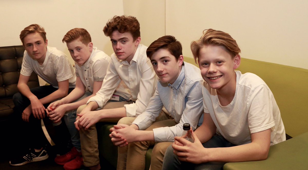 decks_quartz's tweet photo. Waiting in the green room at London Live last night... https://t.co/tcmaq94yL2