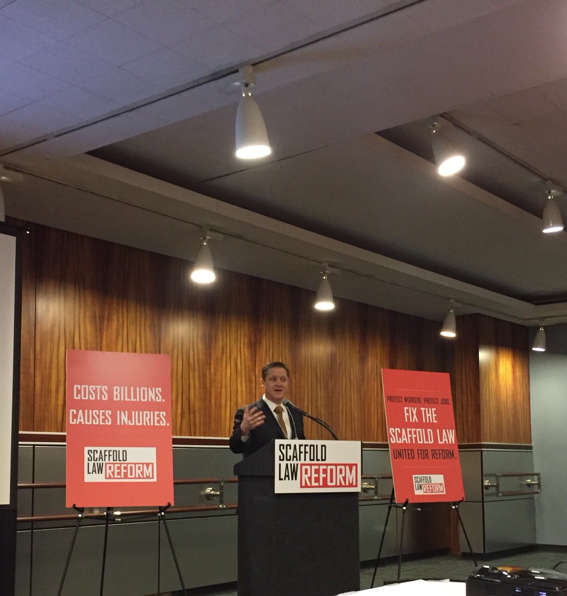 LawsuitReformNY's tweet photo. #SLRLobbyDay2017 has begun, #LRANY's @ThomasStebbins addressing the crowd: https://t.co/mrPjYtJlDI