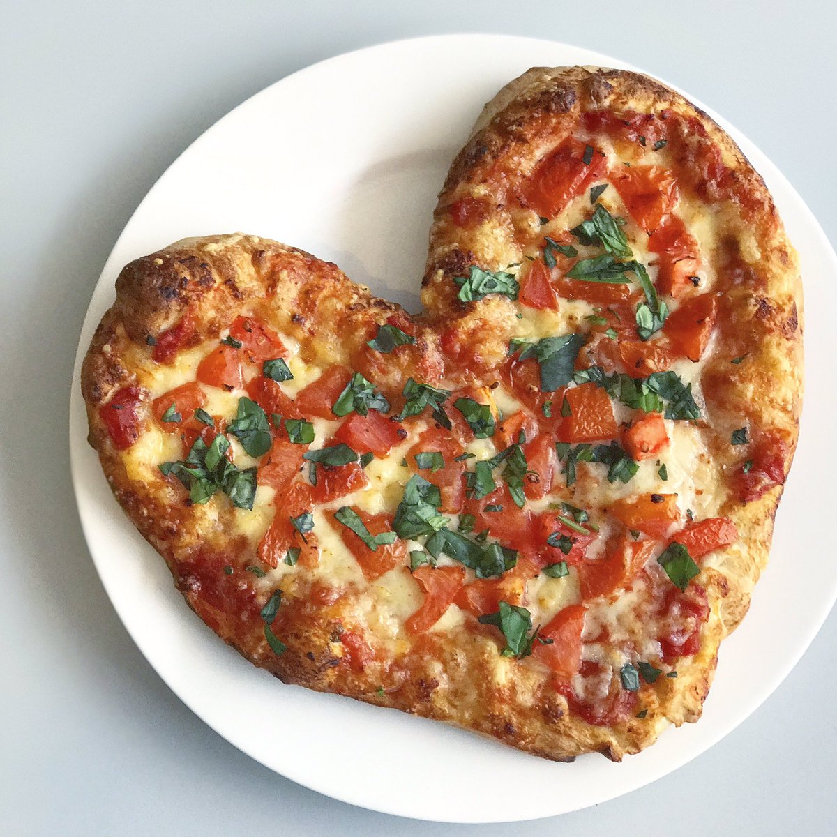 Joyeuse St-Valentin à tous! ❤️ Que faites-vous pour célébrer l'occasion?? #StValentin