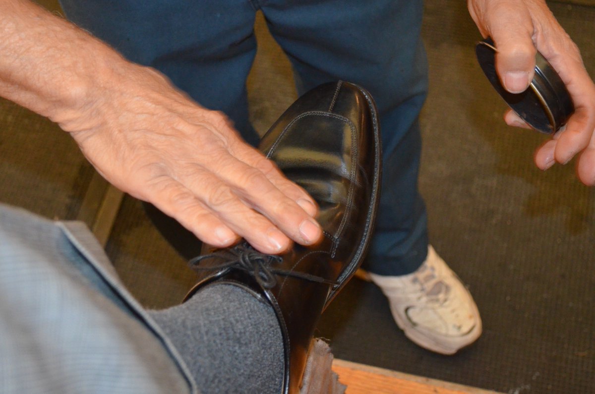 NEPAShoeShine's tweet photo. Be sure your shoes are looking sharp for your sweetie on this Valentine's Day. Stop by for a shine from Vince today! #nepashoeshine https://t.co/eDWnPw3OBy