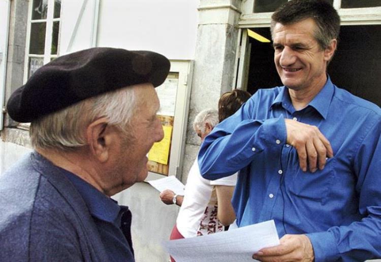 Jean Lassalle Ar Twitter Ma Greve De La Faim C Etait Pour Retenir Une Usine Qu On Arrachait A Ma Vallee A L Epoque Ou Nous En Avons Perdu 500000 Presidentielle2017 Https T Co J8hmbfj2ef