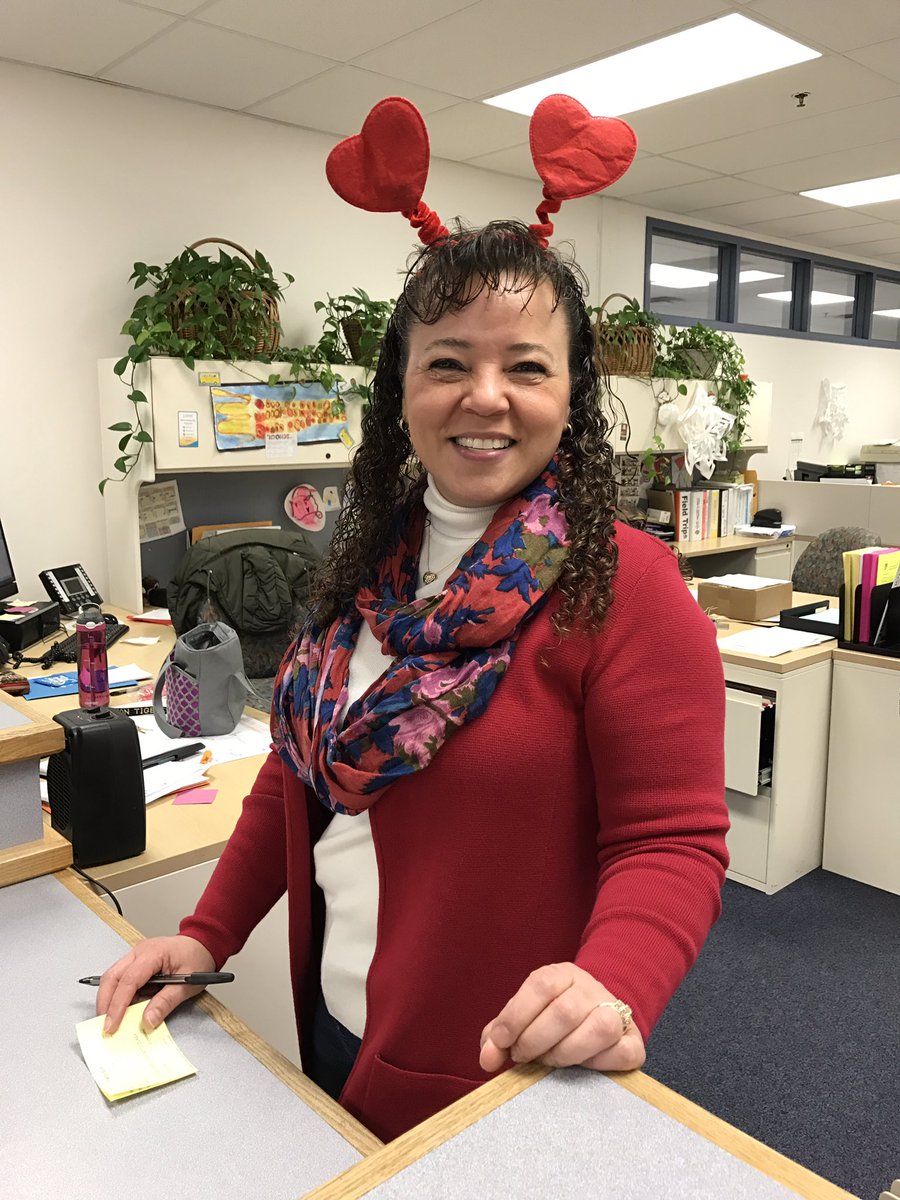 gmrossman's tweet photo. Speading some Valentine love...and a little chocolate! https://t.co/UhIpzHEGge