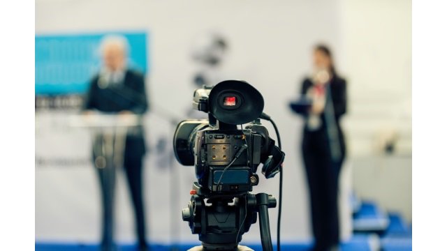 SocialTimes/Facebook tweet media