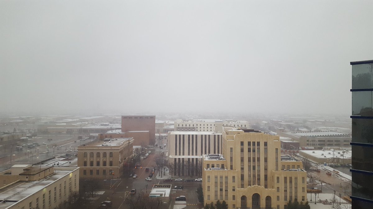 DigmanEva's tweet image. From flip-flops to snow-shoes in 72 hours... it's all part of the #phwx potpourri. @NWSAmarillo