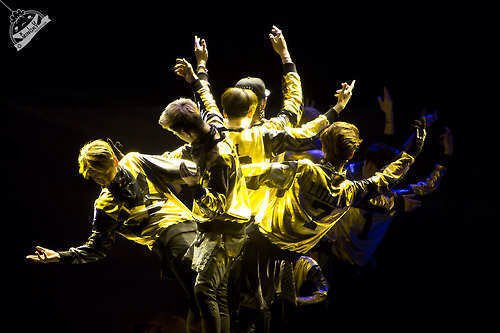 lethaljaehyun14's tweet photo. EXO and NCT 

Both first won on the 14th (June/Feb)
Similar (not so much) on-point poses
Both cried on their first win

MY KIND OF KINGS 👑👑 https://t.co/AnZ9DoNVSt