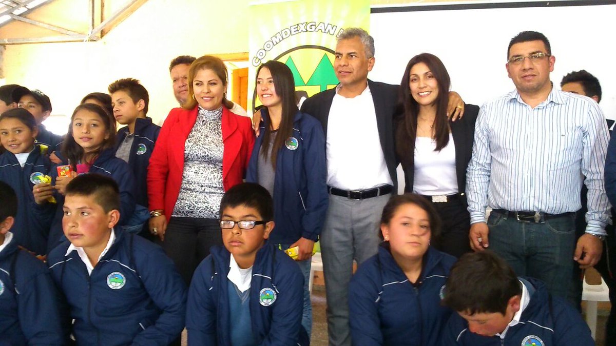 alcaldiaduitama's tweet photo. Ayer en presencia Alcalde #Duitama, Cooperativa Coomdexgan, hizo entrega de 110 kits escolares y chaquetas a alumnos I.E. Francisco Medrano https://t.co/kUwk30iHAN