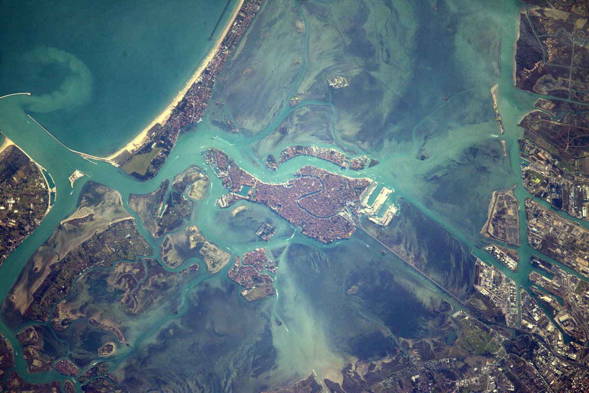Venise, la cité des Doges - et des amoureux - dans sa lagune. On voit presque les gondoles ! #Venezia 💘flic.kr/p/QGcdmn #Proxima