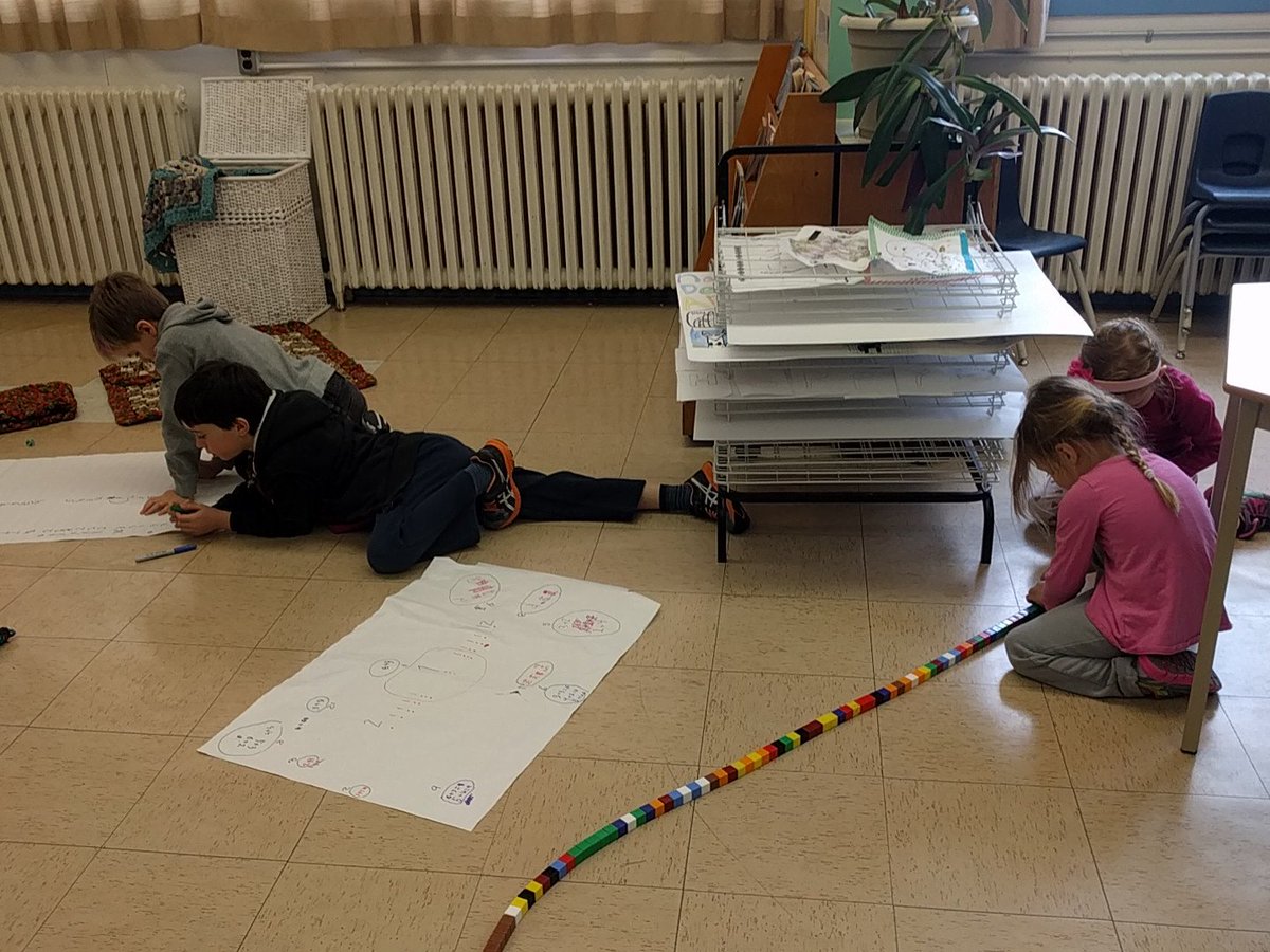MsCooper_LDSB's tweet photo. Math in a multi grade @AIPSwave  Figuring out why we're most most likely to roll 7 when using 2 dice. While the kinders explore measurement https://t.co/LAYZNjauwb