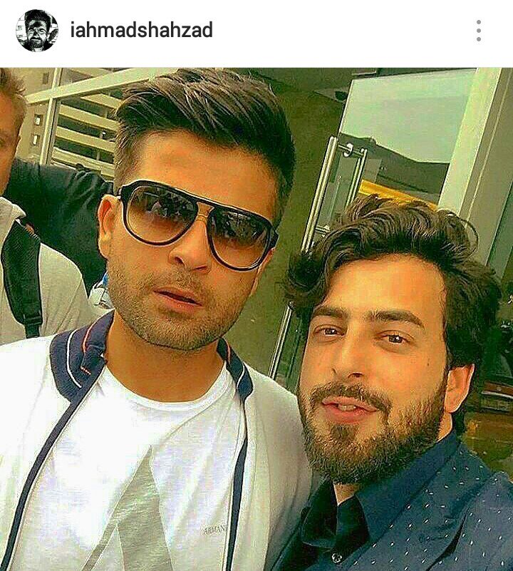 Asmmaaa19's tweet photo. Omg
Waooo another Beautiful Goggles
"Kahan se late hn itne classy Goggles"
😒😁😁😁
And you're looking Dashing as always
#FanClick #FansinHeart https://t.co/6n8ASHQGDu