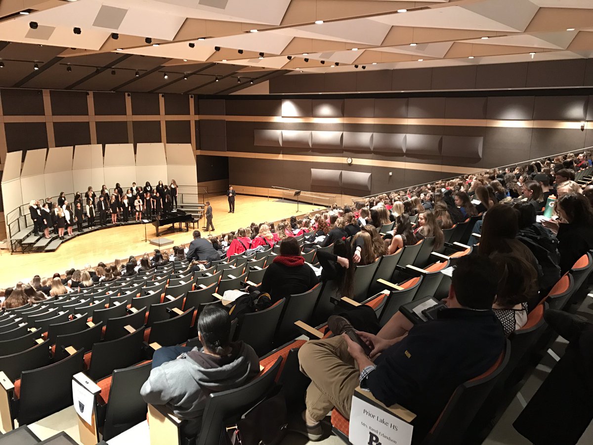 LPierce192's tweet photo. South Suburban Conference Choir Festival @FHSBerg The morning starts with a warmup with all schools. #welcometoFHS https://t.co/h0iPEKsEJ7