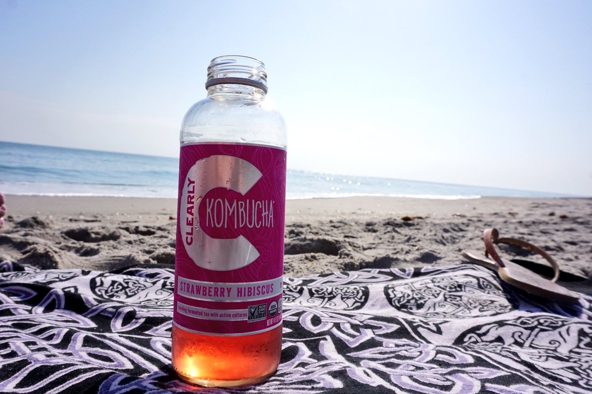 dmatthews924's tweet photo. Sharing things I love on #ValentinesDay π #EatSleepBoochRepeat @clearlykombucha https://t.co/jJDoqshoPt