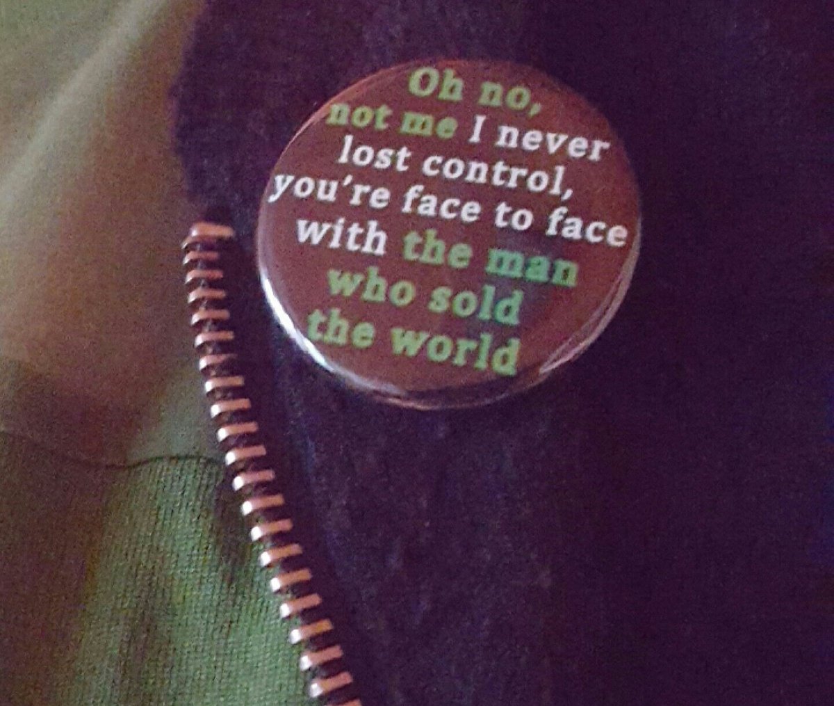 clki73's tweet photo. Today's button, green, as is my shirt.
#bowie #davidbowie #button #Icon  #themanwhosoldtheworld  #buttonzombie https://t.co/TC4f3magzl