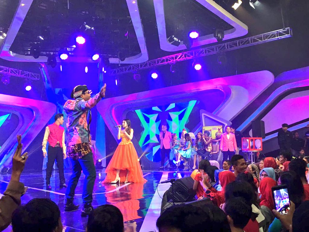 ASCADA_ID's tweet photo. Keseruan malam ini saat @ViaVallen01 di panggung #PanturaShow @IndosiarID makasih yang sdh datang dan nonton 🙏🙏 @uthedeni #sakitsakithatiku https://t.co/Jta4MHPeLn