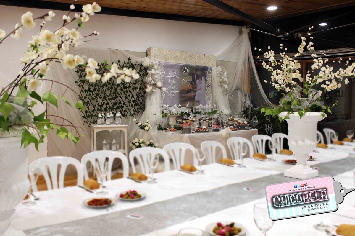 ChicorelaEvent's tweet photo. Decoración #Bodasdeplata Carmen y Jordi #25años de #amor #Boda #BodasValencia #Organizacionbodas #candybar Chicorela https://t.co/bYTfREvav8