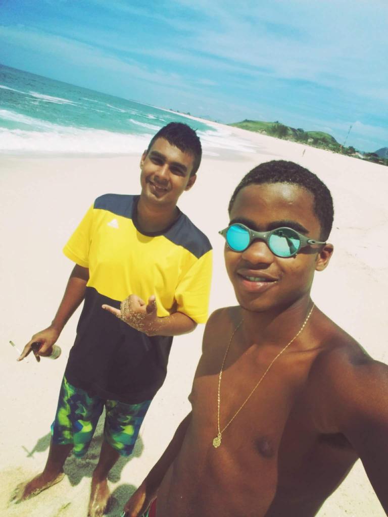 Breno2417's tweet photo. Bieeeel seu puto , nunca vai ser esquecido te amo irmão , porque me deixou mano ? Porque deixou todos nois ? 😭😭😭😭
#BIELVIVE #FMFR DE LUTO 😭😭 https://t.co/BxJiBn1QuD