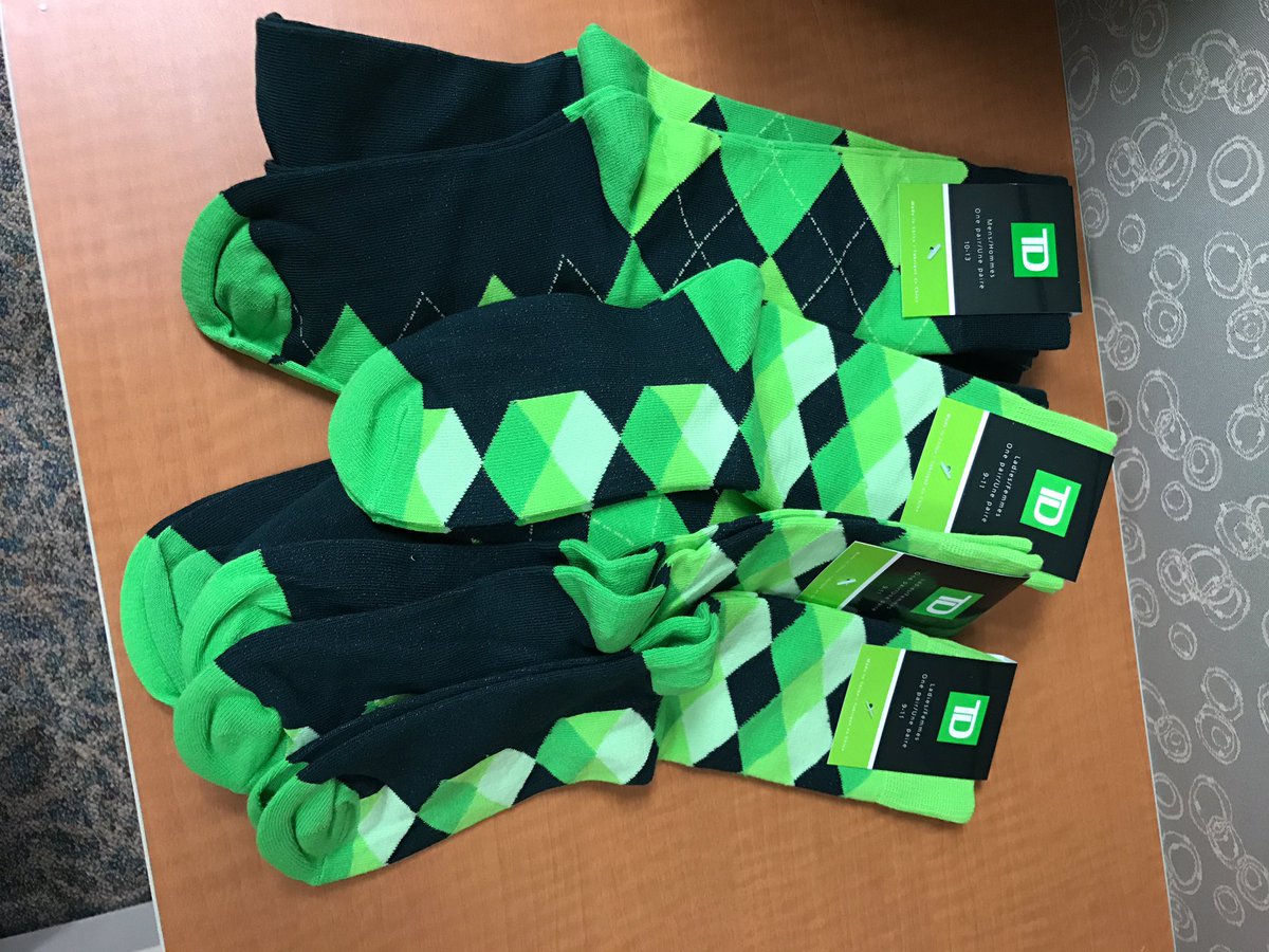 moreirasteph's tweet photo. You know it's going to be a very GREEN Valentine's Day when these arrive at work for you! ✅ https://t.co/kd9CdIRyra
