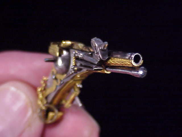 An antique miniature wheellock pistol made in England btwn 1580 – 1630. They could fire but mostly worn as jewelry.  laviemini.com/2017/01/11/the…