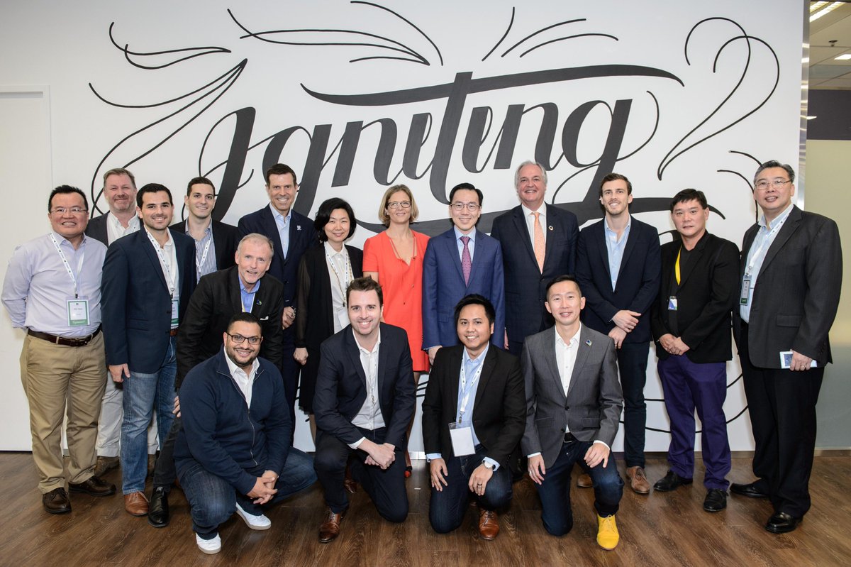 PaulPolman's tweet image. With creative young entrepreneurs in Singapore. Exploring many exciting innovative solutions to biz challenges @LEVEL3work #WeareLevel3