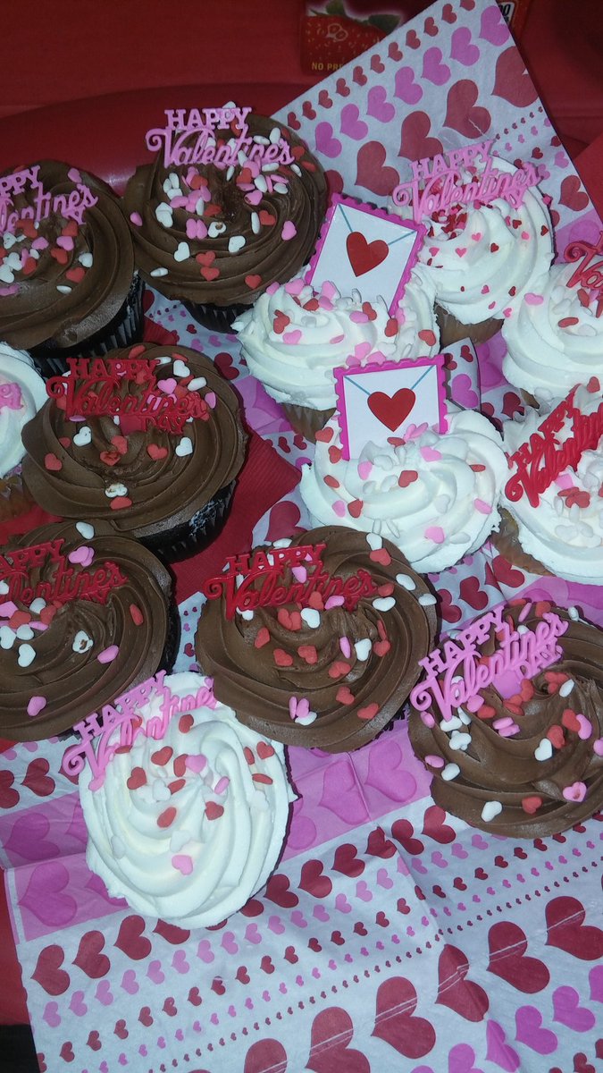 britton_nancy's tweet photo. Treats at branch 355... Happy Valentines day. @JaneD_TD @lauranewman73 https://t.co/nbu2ALrKqV