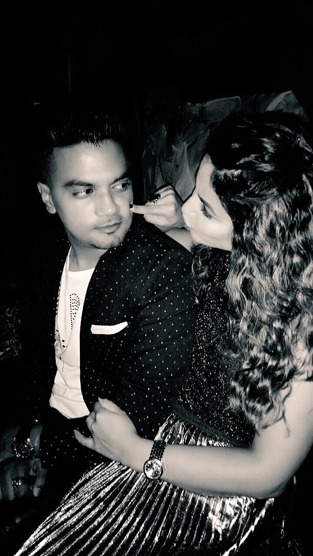 eyehinakhan's tweet photo. Happy happy birthday @JJROCKXX  #hugsss 😍 https://t.co/DWMrt7Fu0q