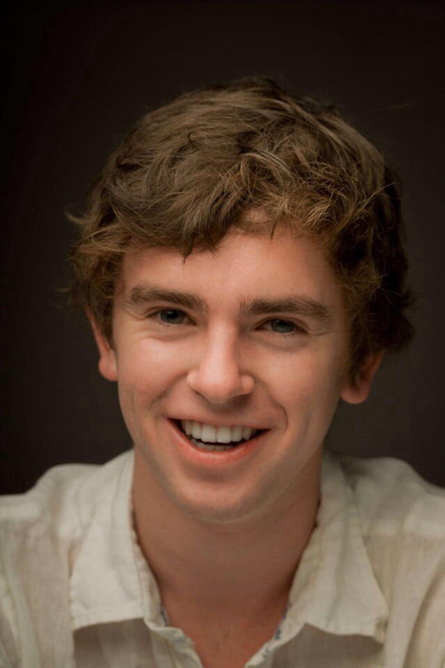 Happy birthday to this gorgeous and talented man, freddie highmore! 