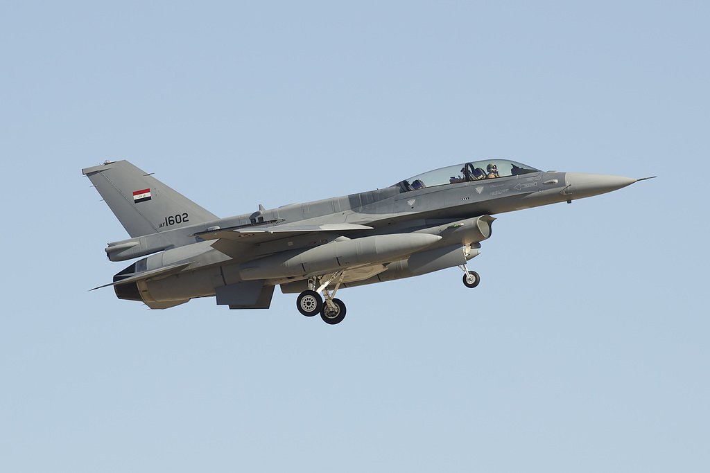 مقاتلات F-16 العراقيه حسب رقمها التسلسلي  C4oui3IVYAAI_he