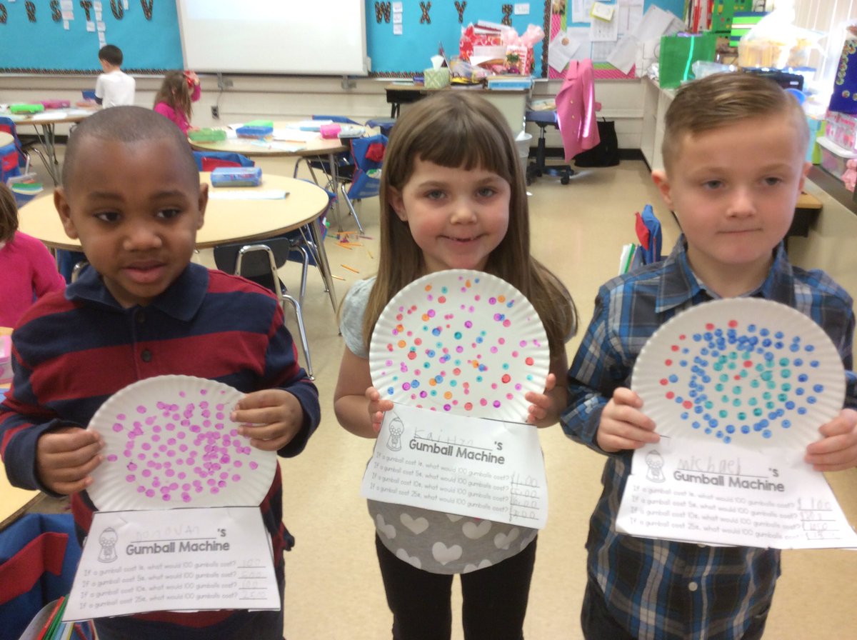 PalusMary's tweet photo. 100's Day Fun! #TeamTwain #LoveTeaching #FraserFamily https://t.co/JDug43RIfi