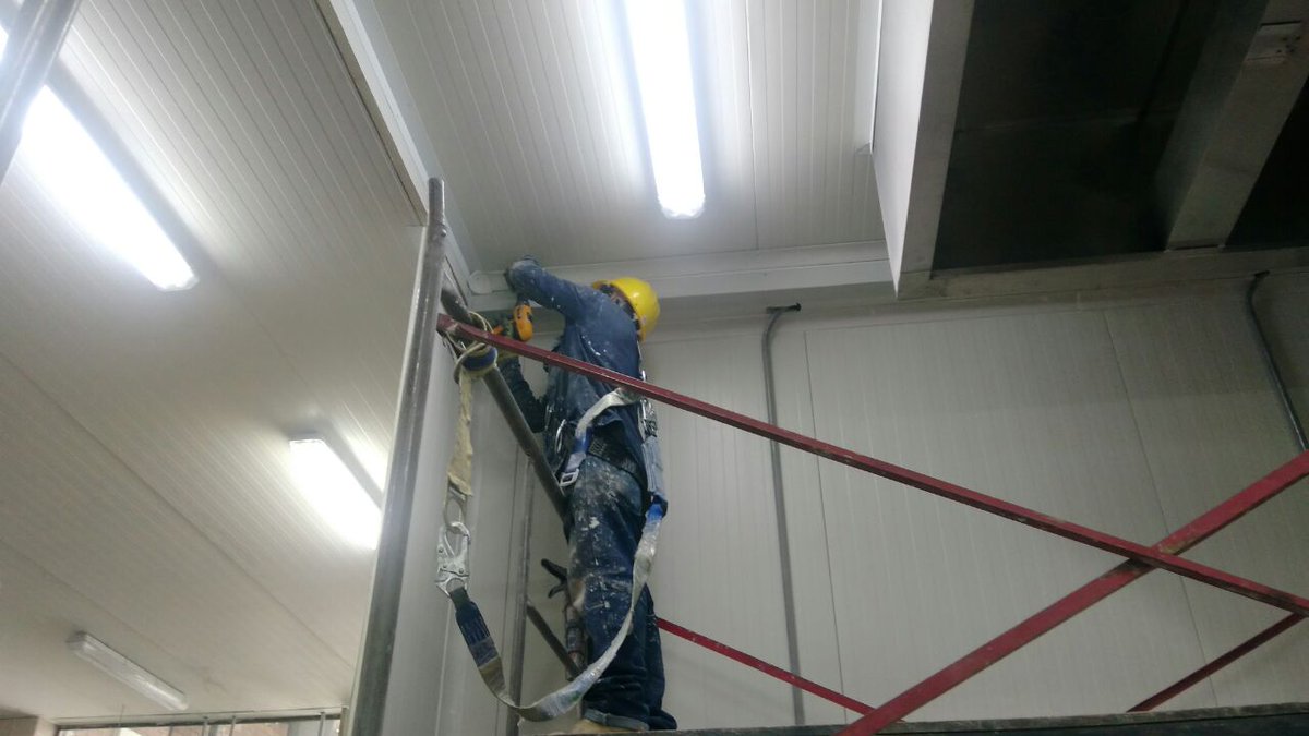 multizocalos's tweet photo. Instalación Media caña Radio 5 terminación a cero ideal para techos; también en pisos donde ya este el enchape y no se desee romper. https://t.co/YyX8rwDlpp