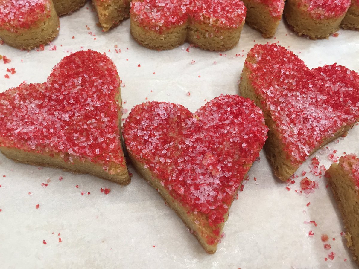 cookieyumchi's tweet photo. Cookie love is in the air today! Come to @gaylesbestever @Block37 for warm cookies and buy 2 get the 3rd free! #cookielove#welovecookies https://t.co/op76fhIP5Q