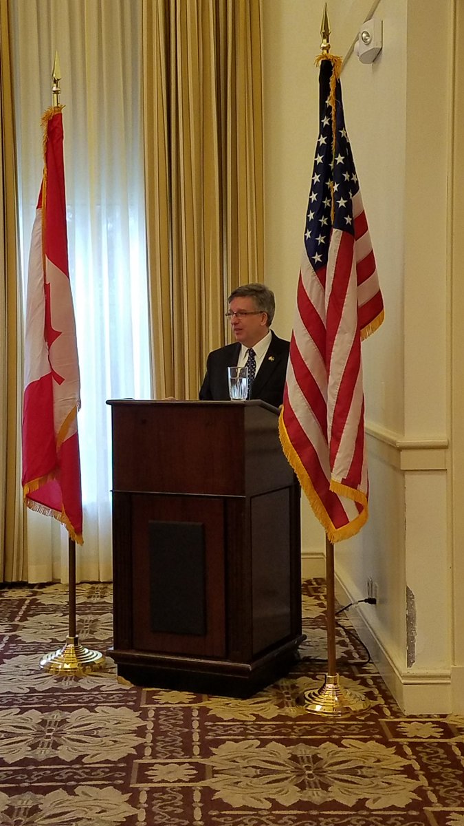 WorldAffairsKY's tweet photo. @GLIchamber and @WorldAffairsKY hosted @DouglasGeorgeCG of @CanCGDetroit at @UClubLouisville this morning for a Members Briefing. #CDAWeekKY https://t.co/fbMc1tpEmk