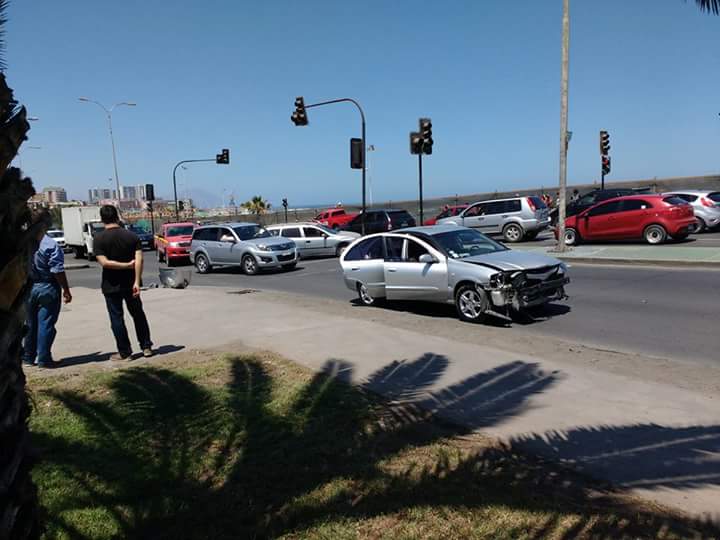 #Antofagasta imagen Fabiola S. del accidente de Tránsito en Av. Perez Zujovic con Lo Tamarugos