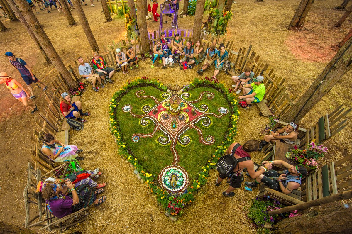 Electric_Forest's tweet photo. Love echoes far and wide. #ForestFamily  💚⚡🌲💚 https://t.co/VOVPj7AbkJ