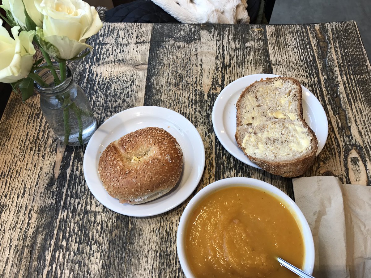 Laucake's tweet photo. That moment when you try to be healthy by ordering a soup and ThE English put you bread with butter as a side.  #noleftovers #mumrule https://t.co/kuamf9c9Hb