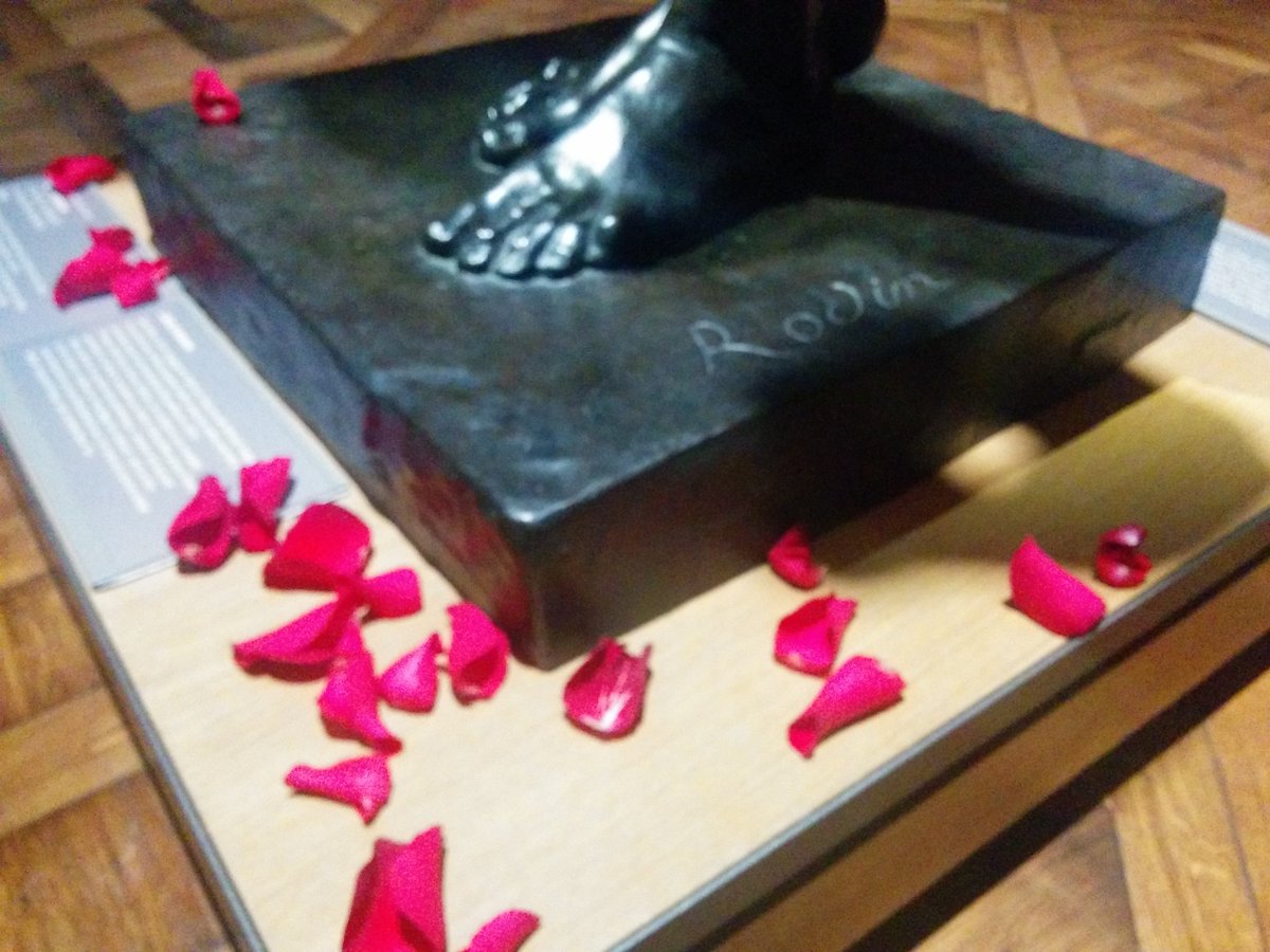 MuseeRodinParis's tweet photo. Amour, tendresse, sensualité : c'était la soirée LOVE du musée #Rodin. Un grand merci. #Rodin100 #RodinLove https://t.co/8WRQqFS4mU