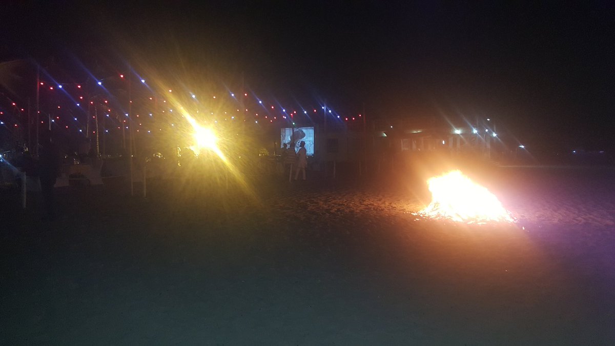 VoyagesAfriq's tweet photo. #Touristswatch Express your love the @LabadiBeach way with a romantic dinner on the beach while being warmed by the bonfire. @kojofabio https://t.co/XKw1n9agPG