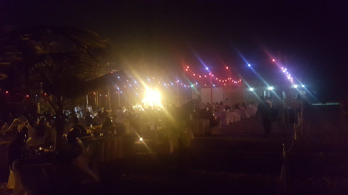 VoyagesAfriq's tweet photo. #Touristswatch Express your love the @LabadiBeach way with a romantic dinner on the beach while being warmed by the bonfire. @kojofabio https://t.co/XKw1n9agPG