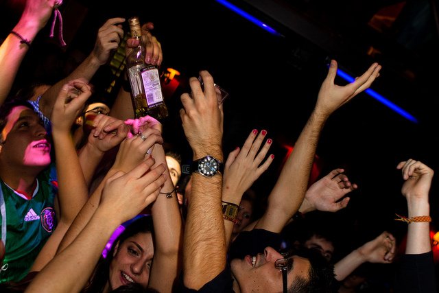 RelicBar's tweet image. ¡Con SHOTS de Tequila se pasan las penas! $1 por shot y una fiesta de solteros te esperan HOY en RELIC.