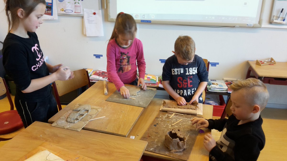 Alle leerlingen waren vanmiddag creatief bezig rondom het thema: 'Hier woon ik, waar woon jij?' #samenwerken
