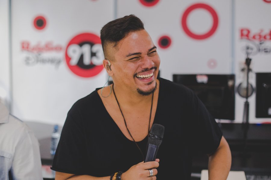 RadioDisneyBRA's tweet photo. Hoje recebemos o Bruno Cardoso do @sorrisomaroto para uma Live e é sobre isso que vamos falar hoje no #RDOnline 😃 #SorrisoMarotonaRD https://t.co/5X3u83nSHz