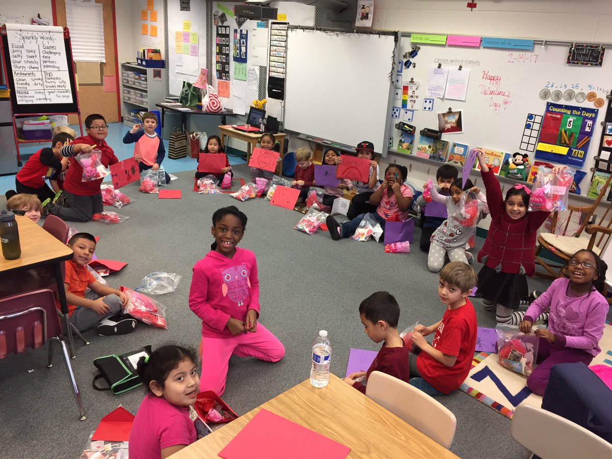 kirkkangas's tweet photo. #happyvalentinesday #firstgrade #kwbpride #sweetestclass https://t.co/6z7BTrPydi