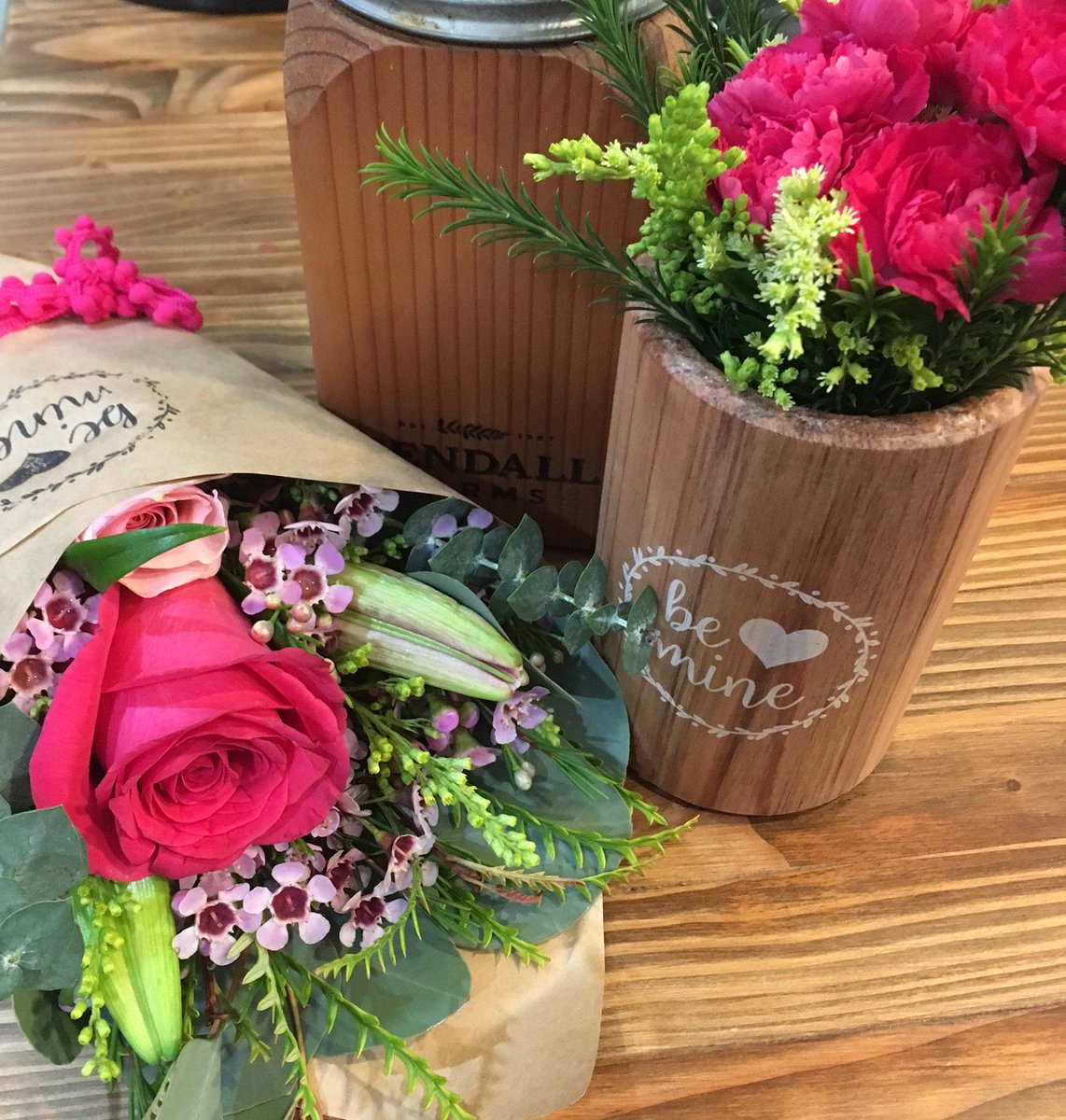 Kendall_Farms's tweet photo. Happy Valentine's Day from all of us here at Kendall Farms! #SendFlowersSendLove https://t.co/RPxqN8QUtt