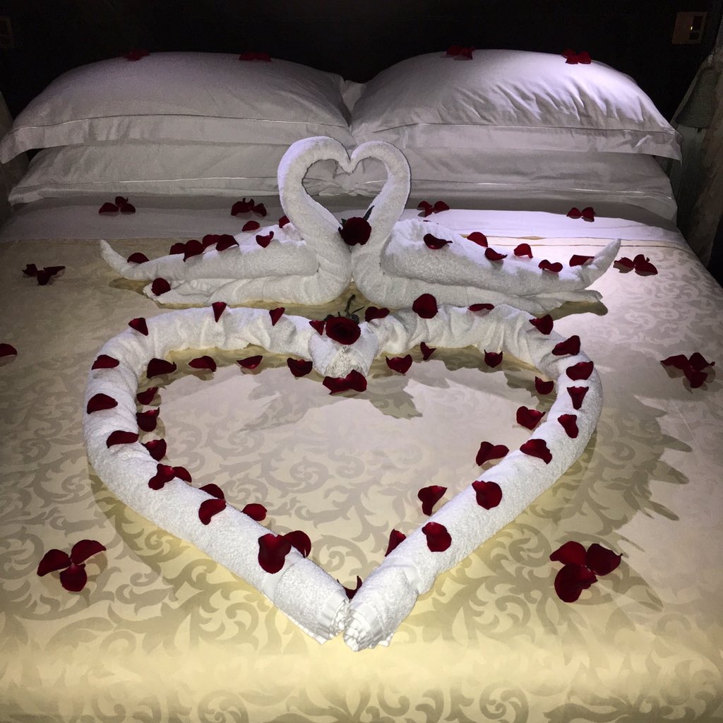 daftDonaldTrump's tweet image. Anyone think @nytimes will buy it if I tell them I conspired with Russia all by myself for their ratings? #romance