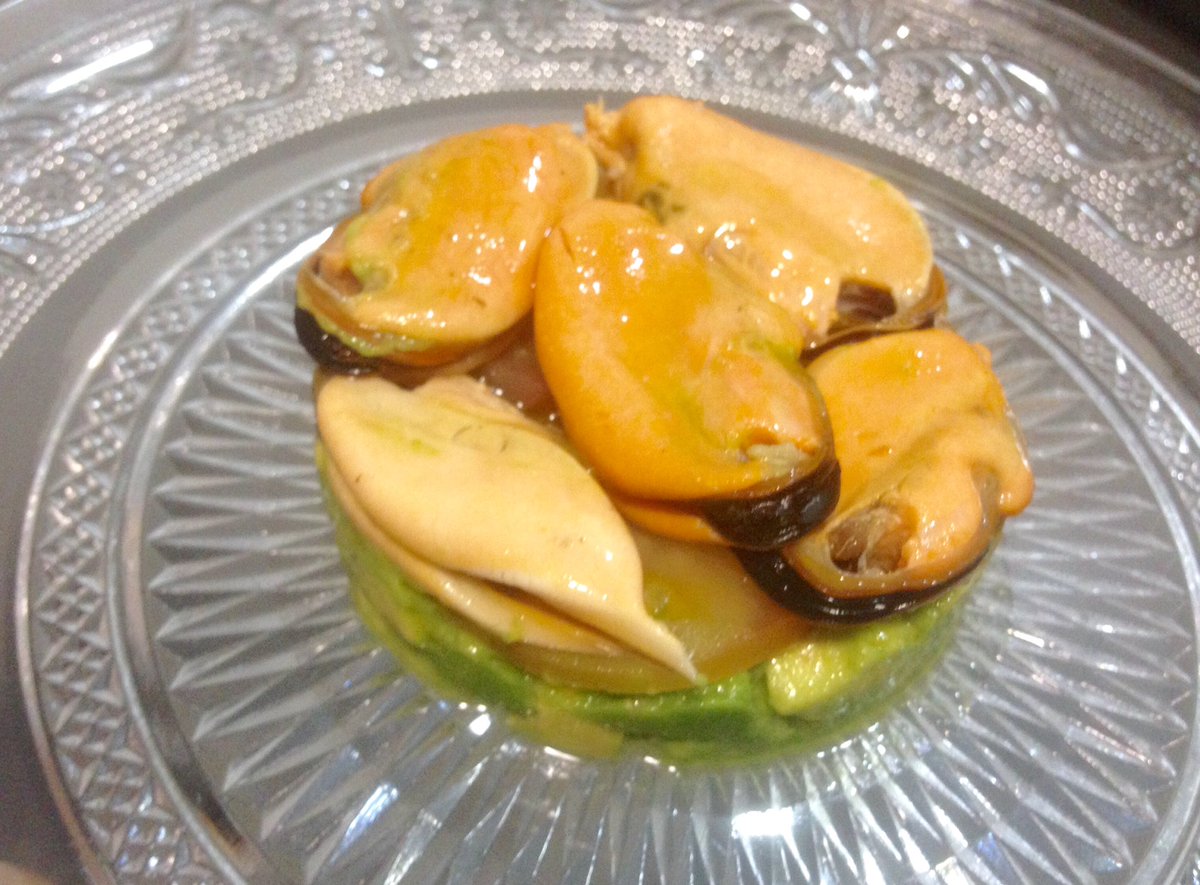 LasCosasdNiceto's tweet photo. Cena #SanValentín en casa de Niceto: tartar de aguacate y mejillones (espectáculo) https://t.co/MdYVNUauVq